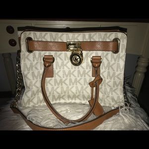 Michael kors medium hand bag